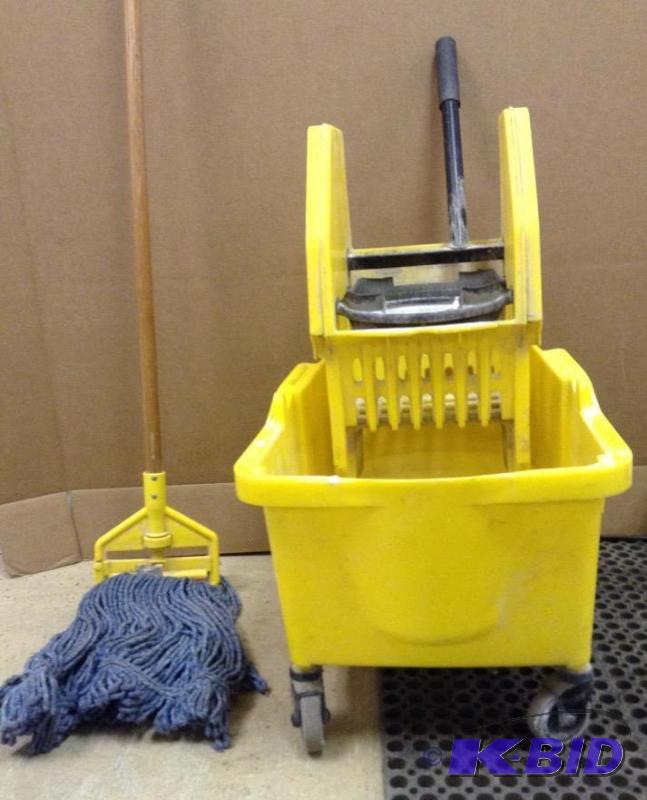 lot 77 image: Rubbermaid Wringer Bucket & Mop