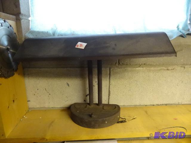 lot 114 image: 2 Desk Lights, 1 Vintage needs new Cord, 1 Wo...