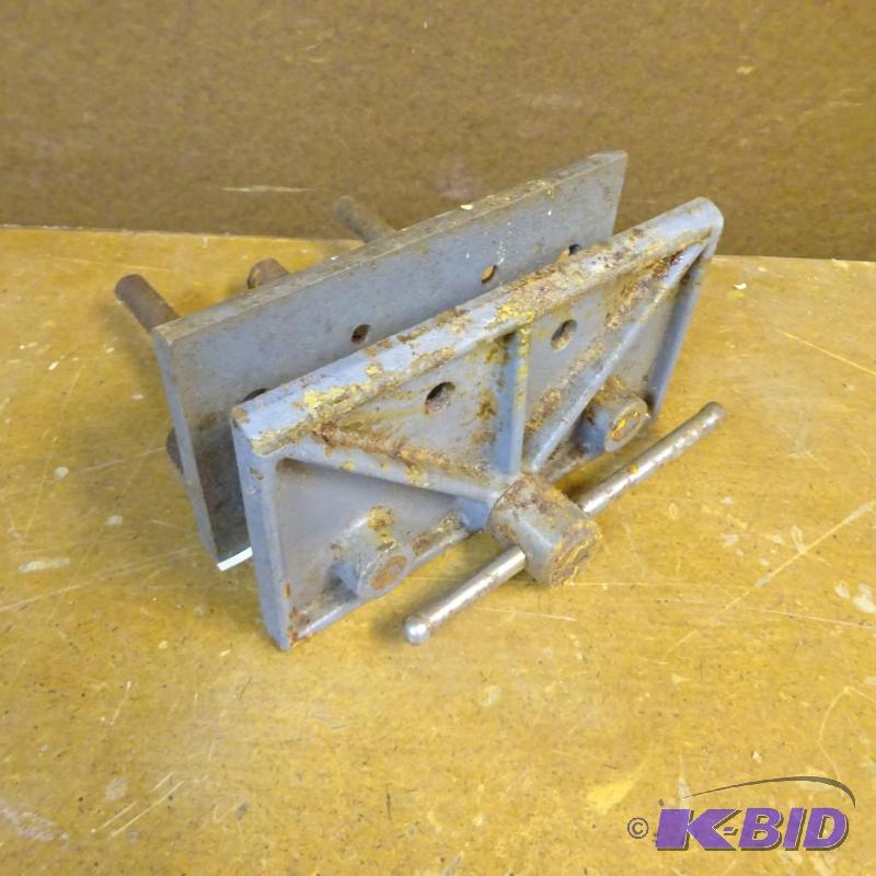 lot 195 image: Wood Working Vise...