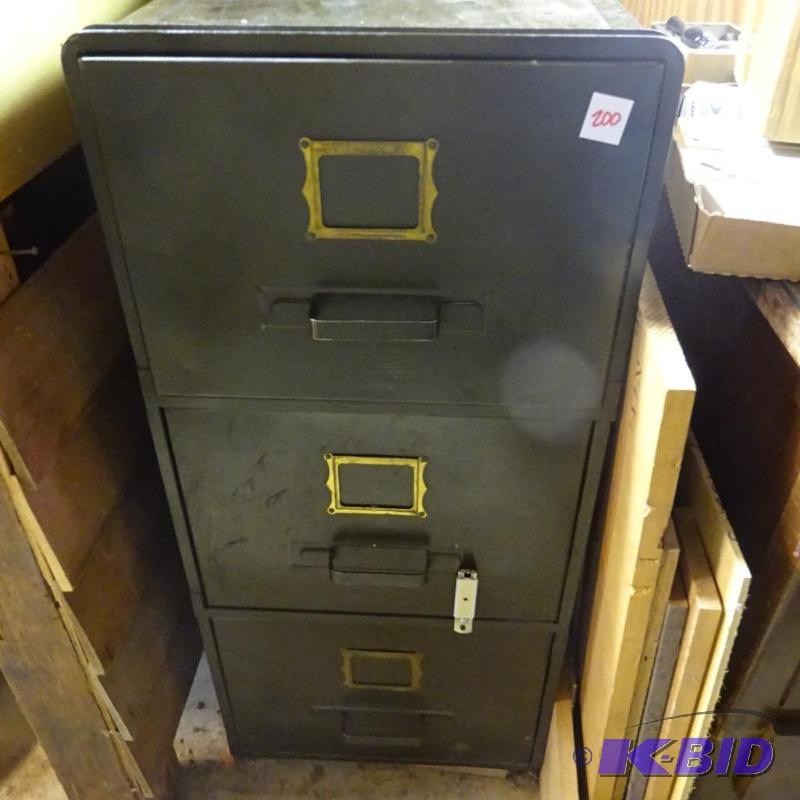 lot 200 image: Vintage Metal 3 Drawer File Cabinet 17 X 26 X...