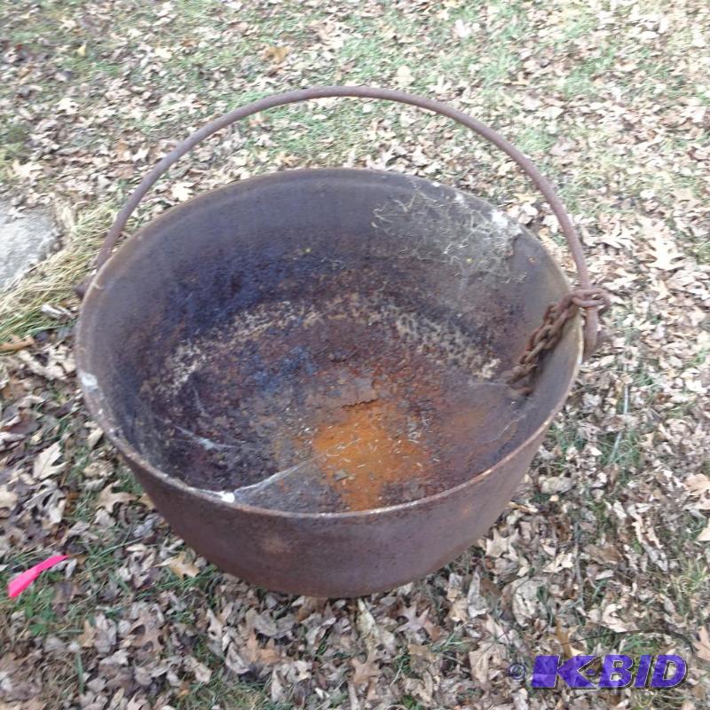lot 221 image: Large Cast Iron Pot. Vintage with handle 28 X...