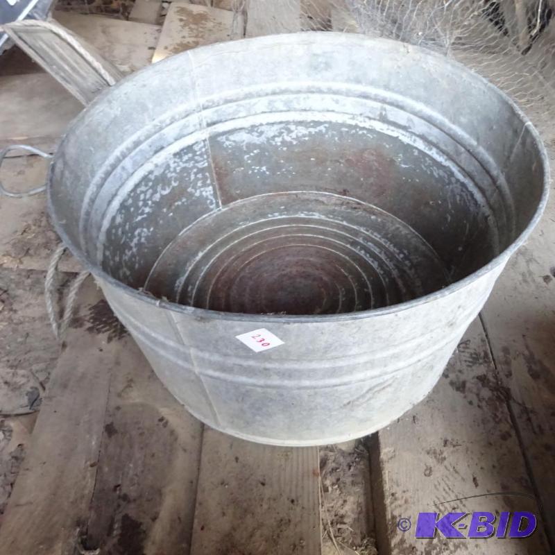 lot 230 image: Vintage Galvanized Wash Tub...