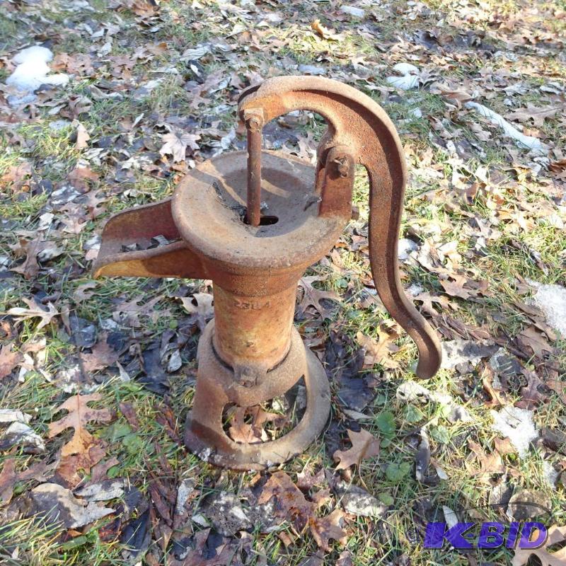 lot 240 image: Vintage Well Hand Pump...
