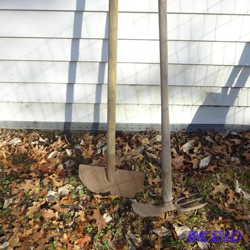 lot 251 image: 2 Vintage Garden Tools...