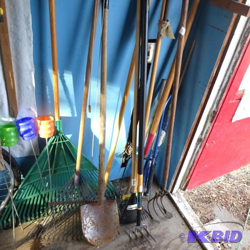 lot 273 image: Misc Lawn and Garden Tools...