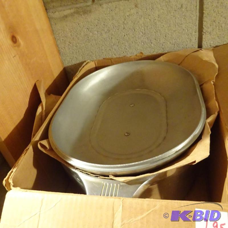 lot 295 image: Aluminum Oval Roasting Pan...