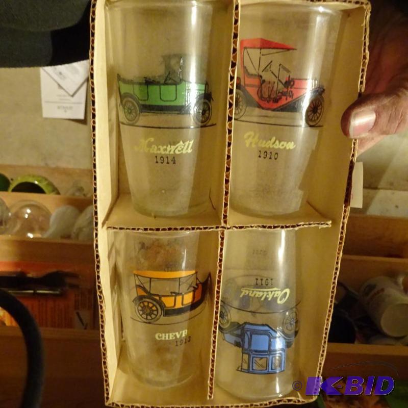 lot 321 image: Vintage Hazel ware Gay Glasses...