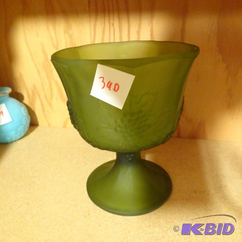 lot 340 image: Vintage Green Challis...