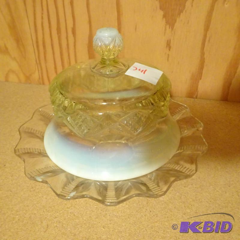 lot 341 image: Decorative Colored Glass Plate With Lid. 7&qu...