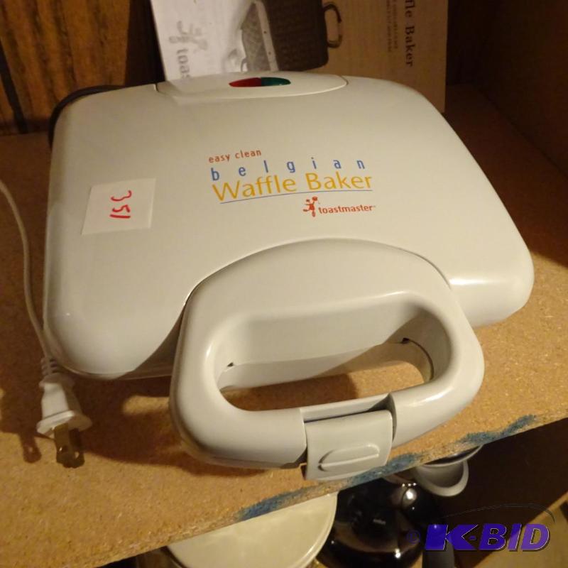 lot 351 image: Easy Clean Belgian Waffle Maker...