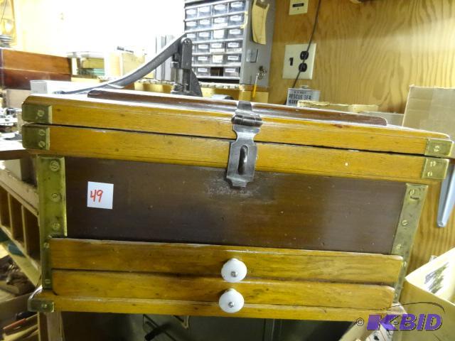 lot 49 image: Beautiful Vintage Tool Box 18 X 10 X 11...