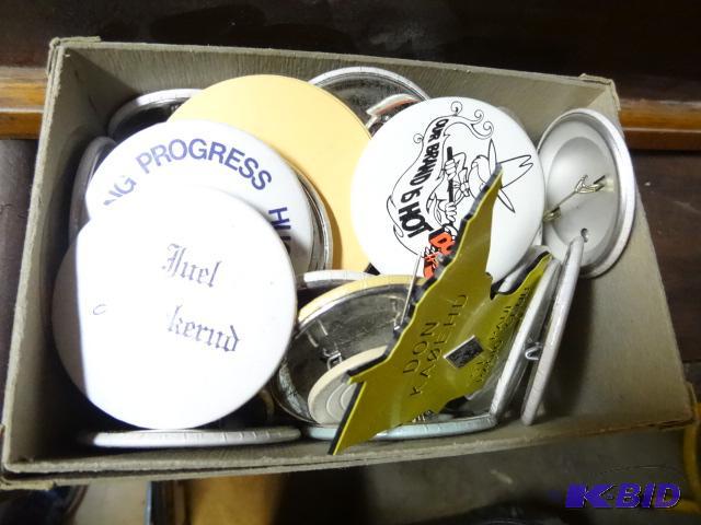 lot 51 image: Lot of Old Advertizing Buttons...