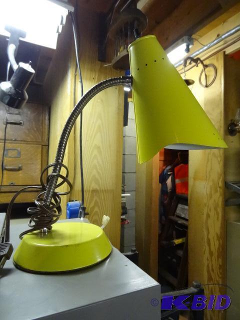 lot 8 image: Metal Lamp...