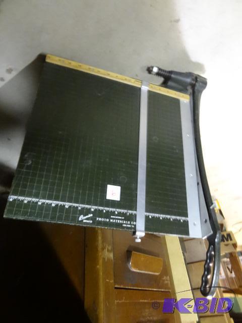 lot 9 image: Paper Cutter...