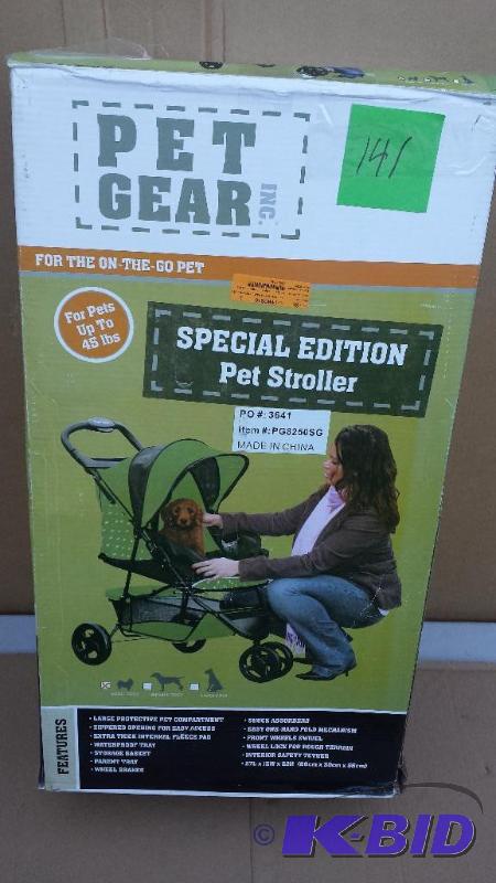 lot 141 image: Pet Gear Pet Stroller