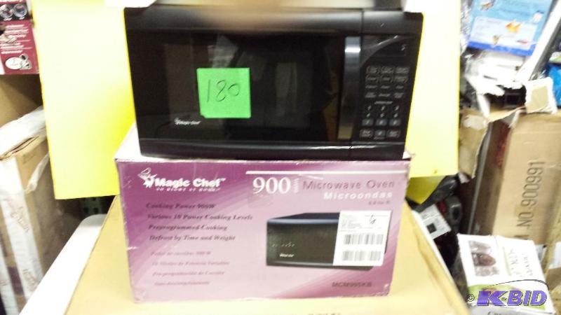 lot 180 image: Magic Chef Microwave Oven