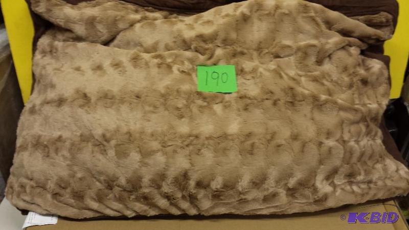 lot 190 image: Animal Planet Large Memory Foam Dog Bed