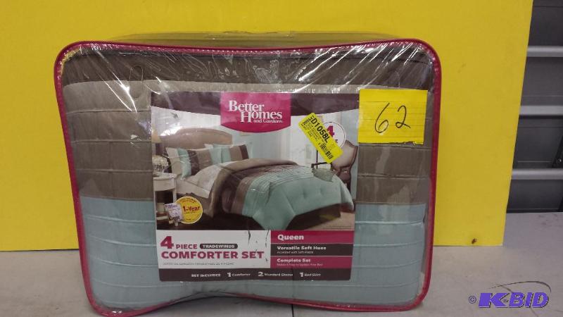 lot 62 image: Better Homes and Gardens Comforter Set