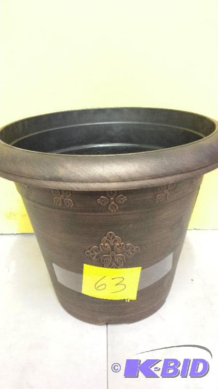 lot 63 image: Planter