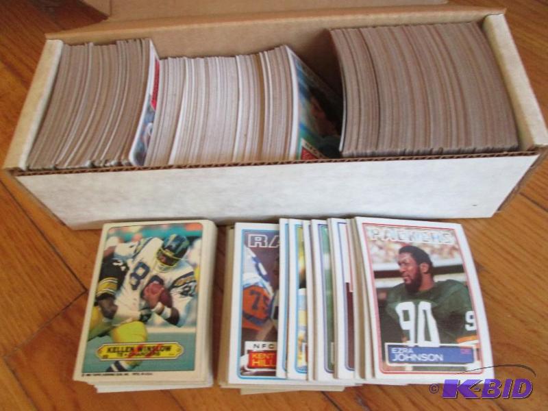 lot 138 image: Box of 1983 Topps Football collector cards...