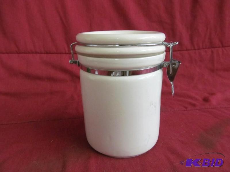 Canister