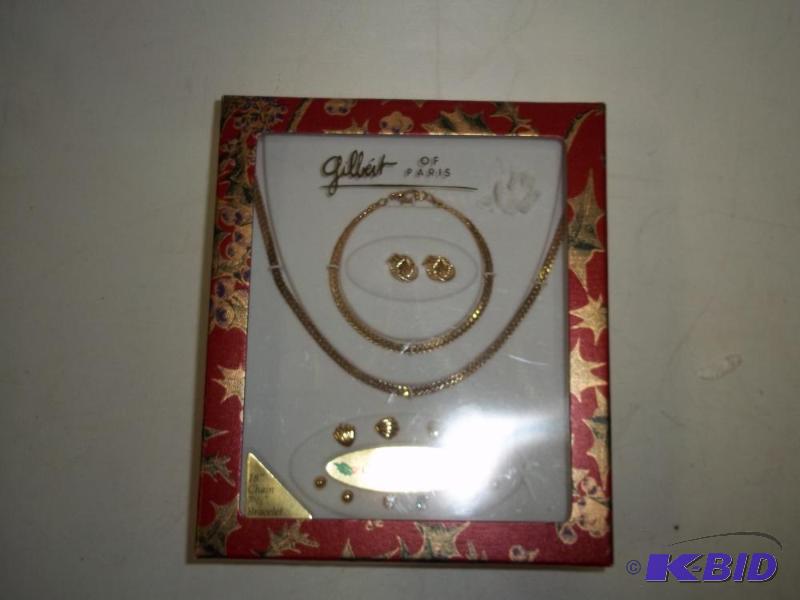 lot 104 image: Gilleit Of Paris Gift Set   Necklace  Brackle...