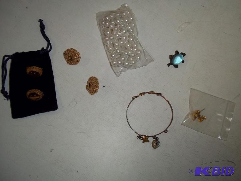 lot 114 image: Misc Necklace, Bracelet and Earring Lot...