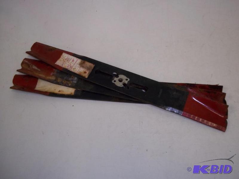 lot 121 image: 19" Universal Mower Blades...