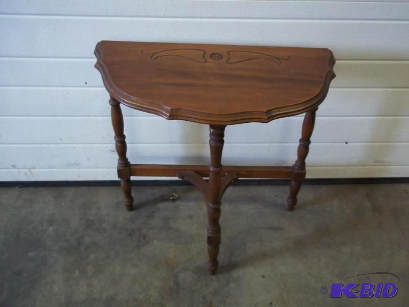 lot 135 image: Wood end table...