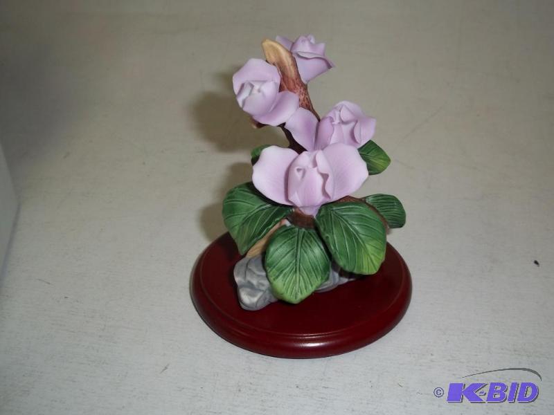 lot 16 image: NEW Flower Decor...