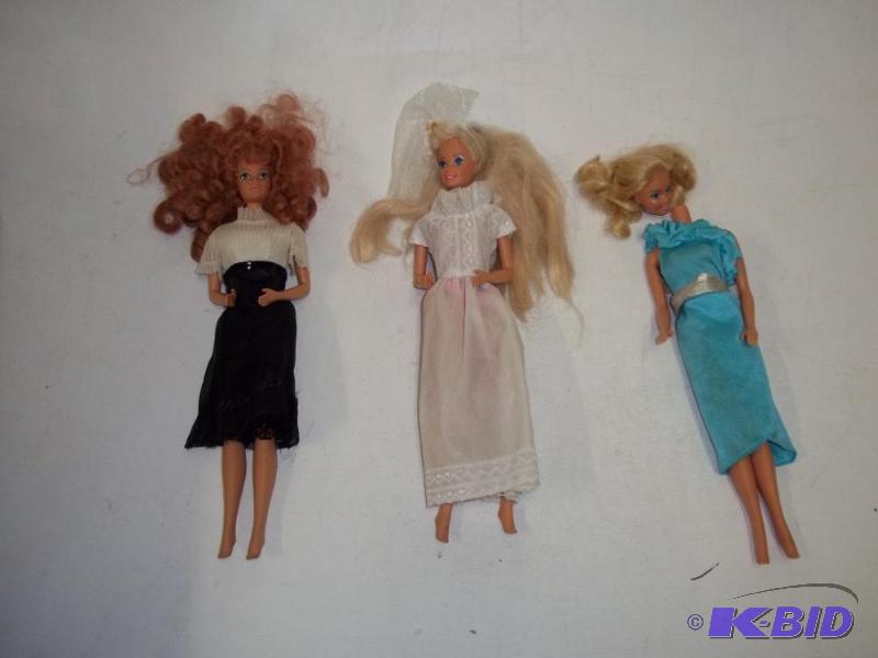 lot 27 image: 3 Vintage Barbie Dolls...