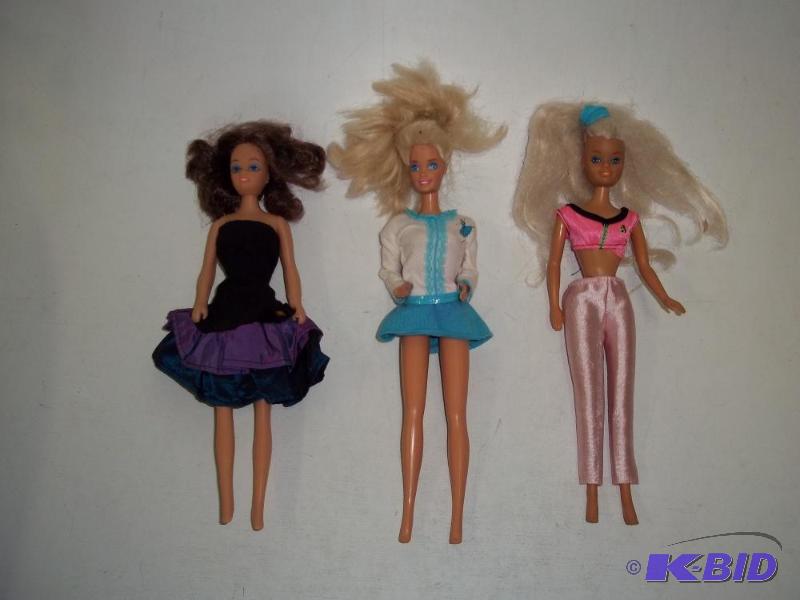 lot 28 image: 3 Vintage Barbie Dolls...