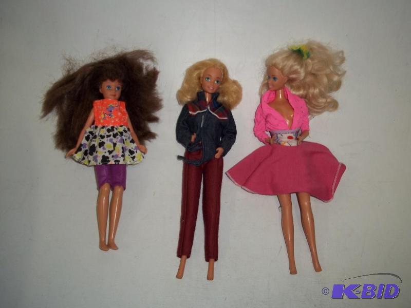 lot 30 image: 3 Vintage Barbie Dolls...