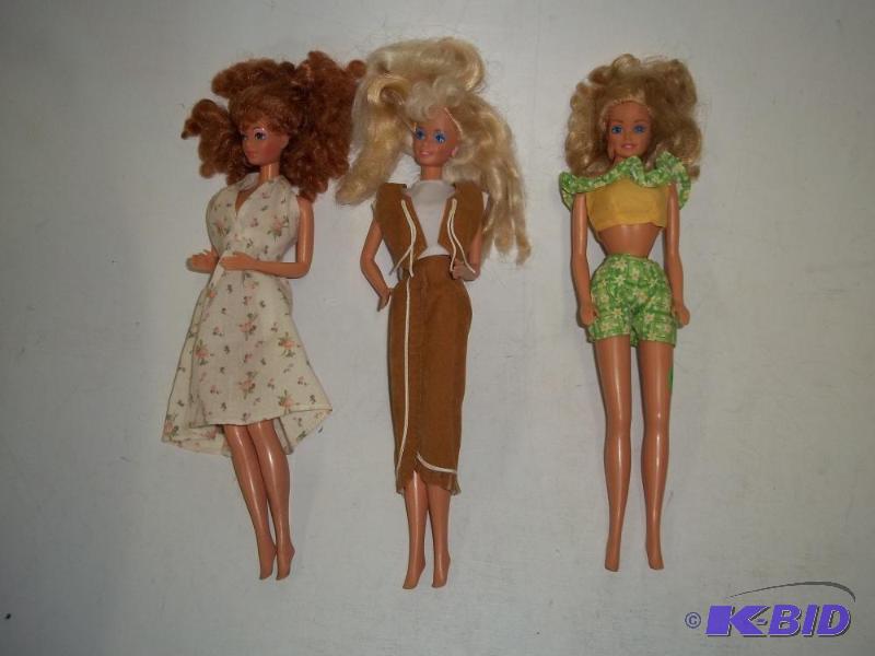 lot 32 image: 3 Vintage Barbie Dolls...
