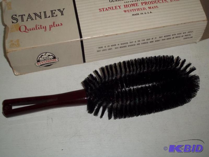 lot 49 image: Vintage Cloths Brush...