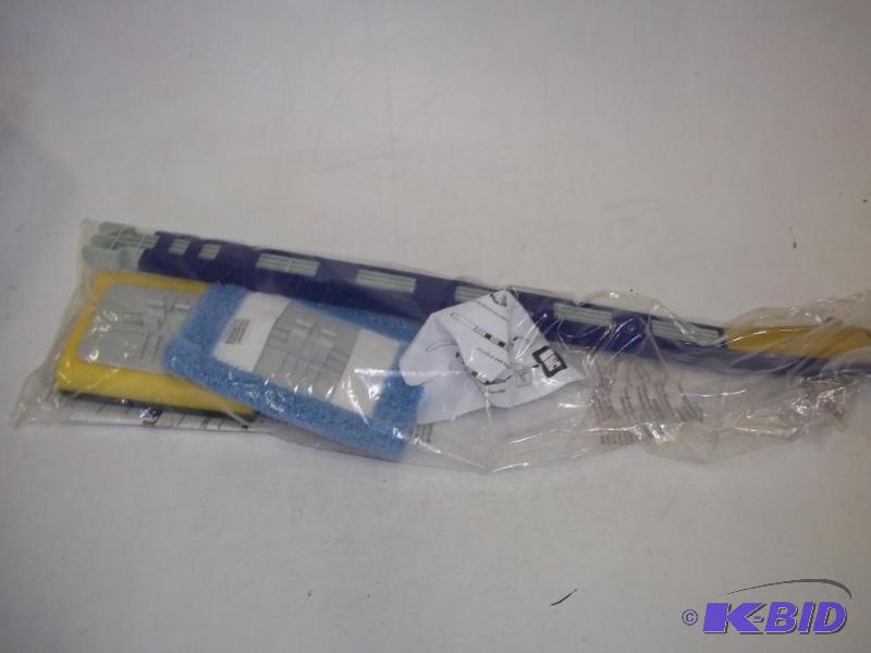 lot 7 image: New Dynamo Tub and Tile Scrubber...