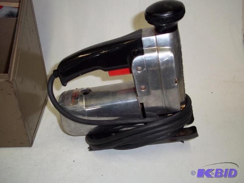 lot 79 image: Craftsman 3 speed Saw with Case and blades...