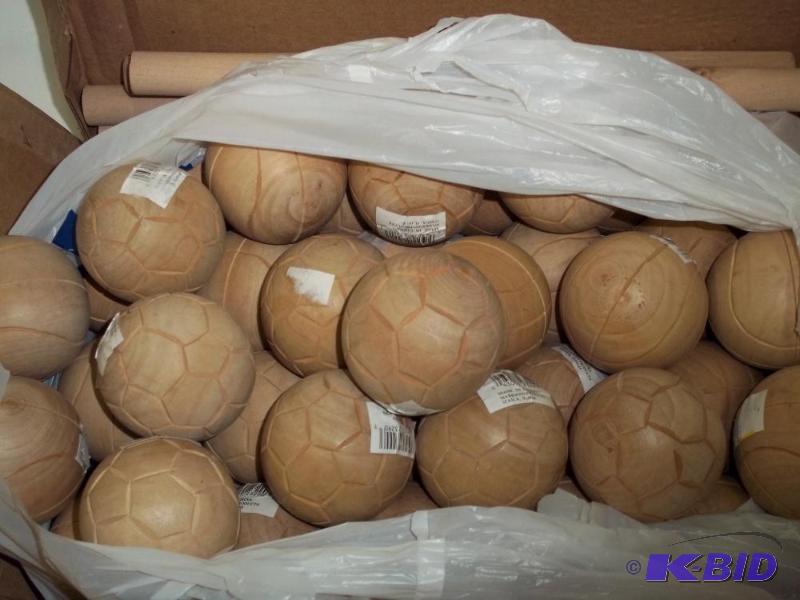lot 8 image: Wood Balls...