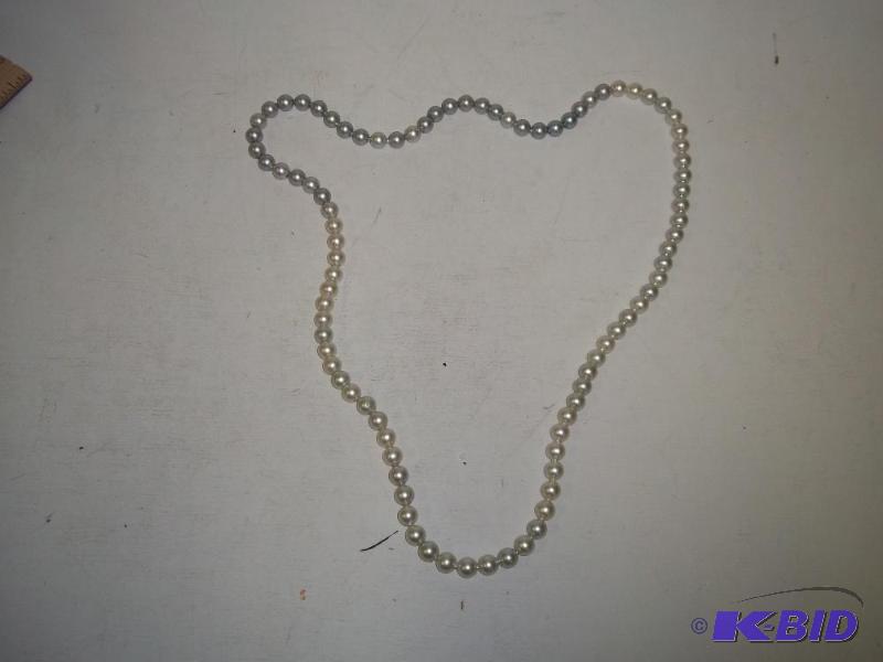 lot 89 image: Plastic Bead Pearl Necklace...