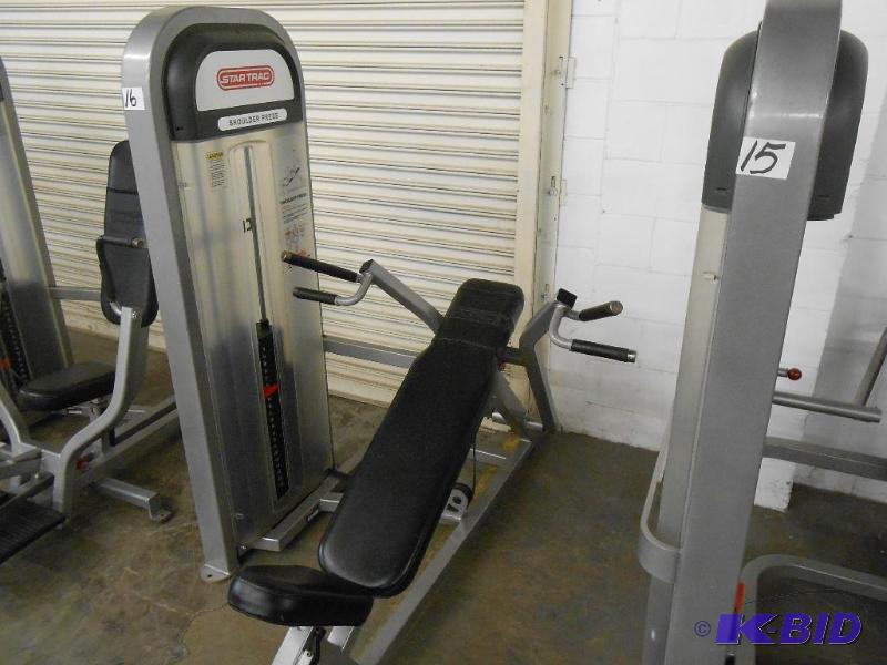 lot 16 image: Star Trac Shoulder Press