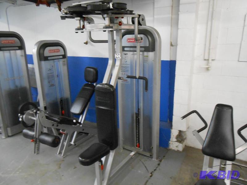 lot 20 image: Star Trac Pec  Rear Delt