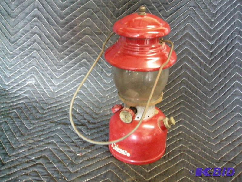 lot 17 image: Vintage Coleman lantern
