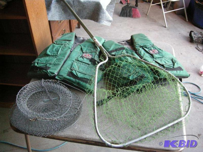 lot 25 image: Fishing items