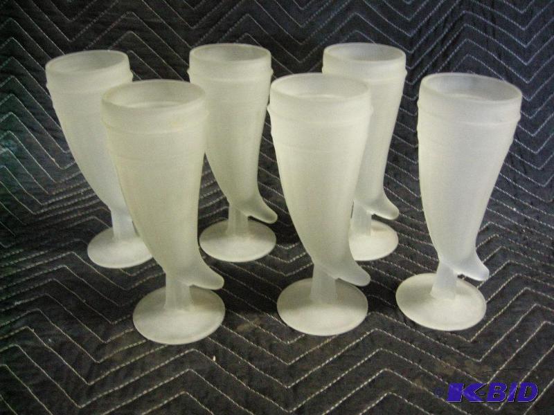 lot 26 image: Frosted horn glasses