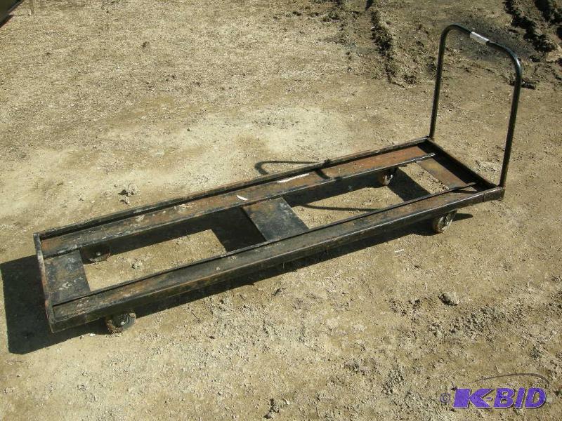 lot 36 image: Roll-around cart