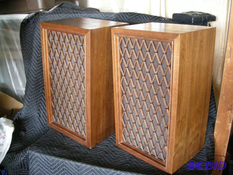 lot 39 image: Classic Pioneer speakers