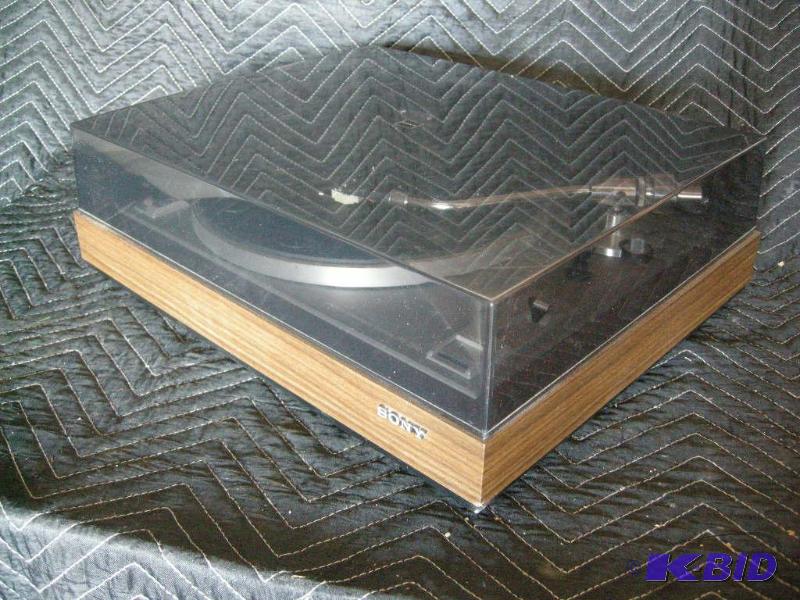 lot 40 image: Sony record player