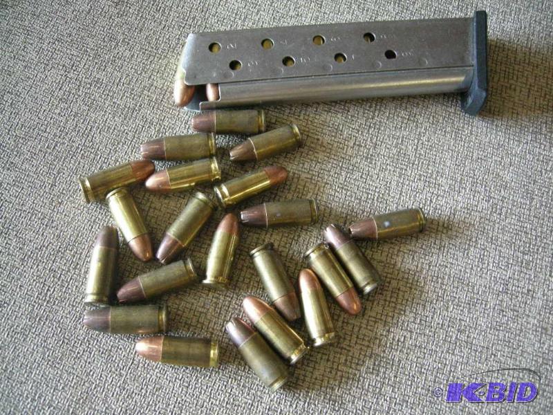 lot 45 image: Smith & Wesson 9 clip