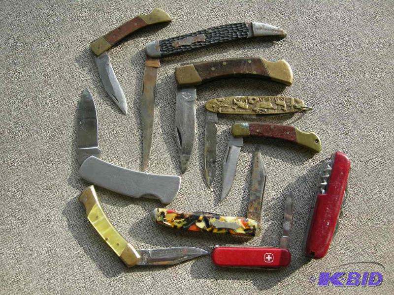 lot 51 image: Pocket knives
