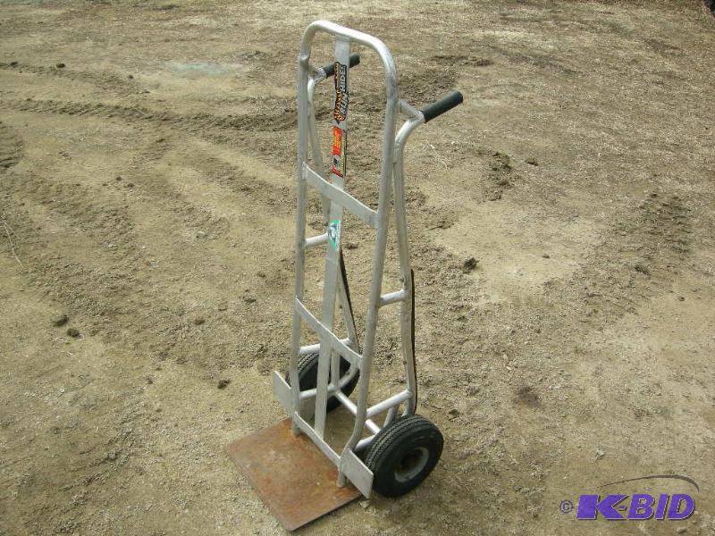 lot 6 image: Valley Craft 2 wheel dolly